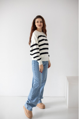 Светр жіночий